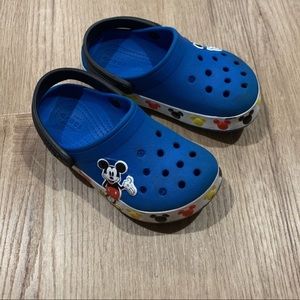 MICKEY CROCS
